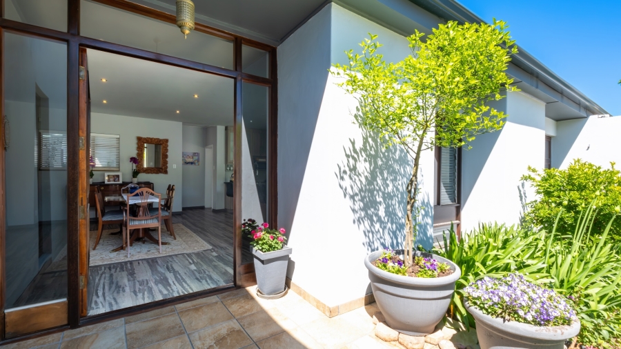 4 Bedroom Property for Sale in Heatherlands Western Cape